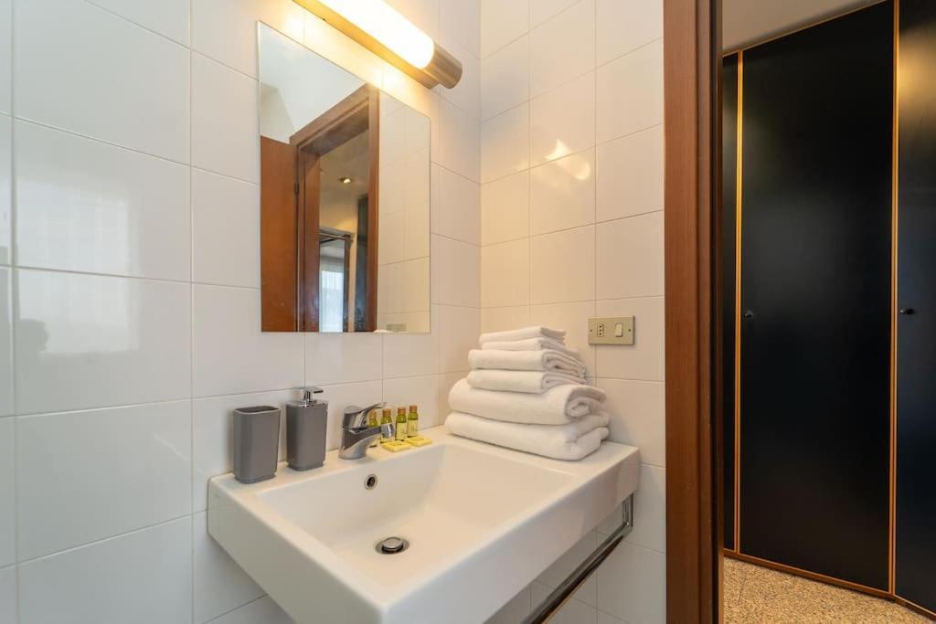 5 Giornate Apt Con Terrazzo E Garage Privato Milan Exterior photo
