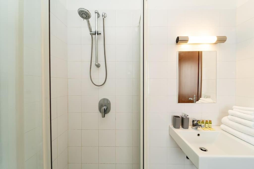 5 Giornate Apt Con Terrazzo E Garage Privato Milan Exterior photo