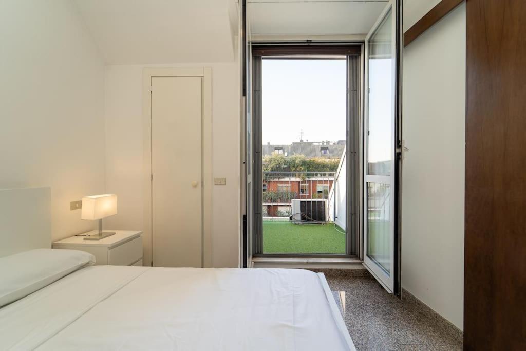 5 Giornate Apt Con Terrazzo E Garage Privato Milan Exterior photo